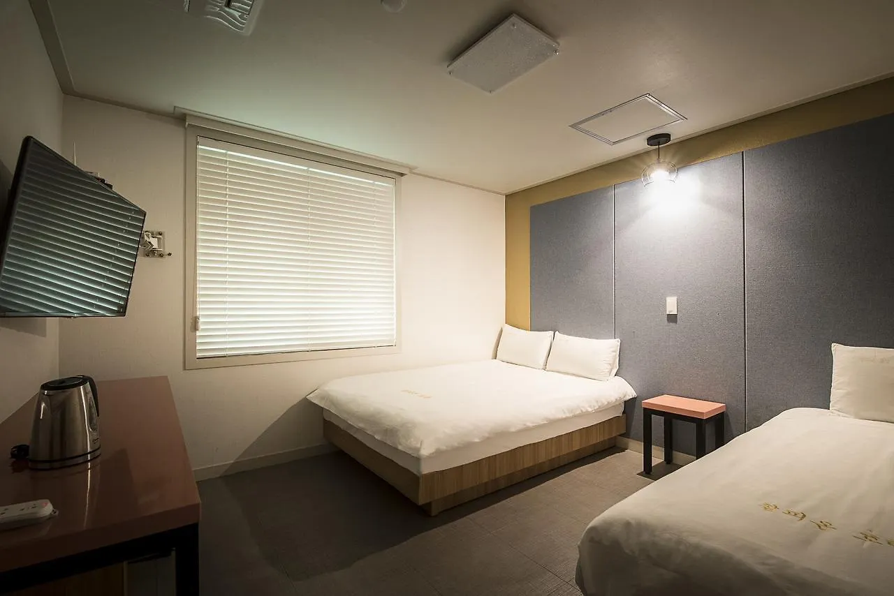 Champion Hotel Jeju 2*,